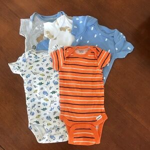 NWOT SHORT SLEEVE ONSIES BUNDLE OF 5! Size 0-3 Months. Various brands & colors.